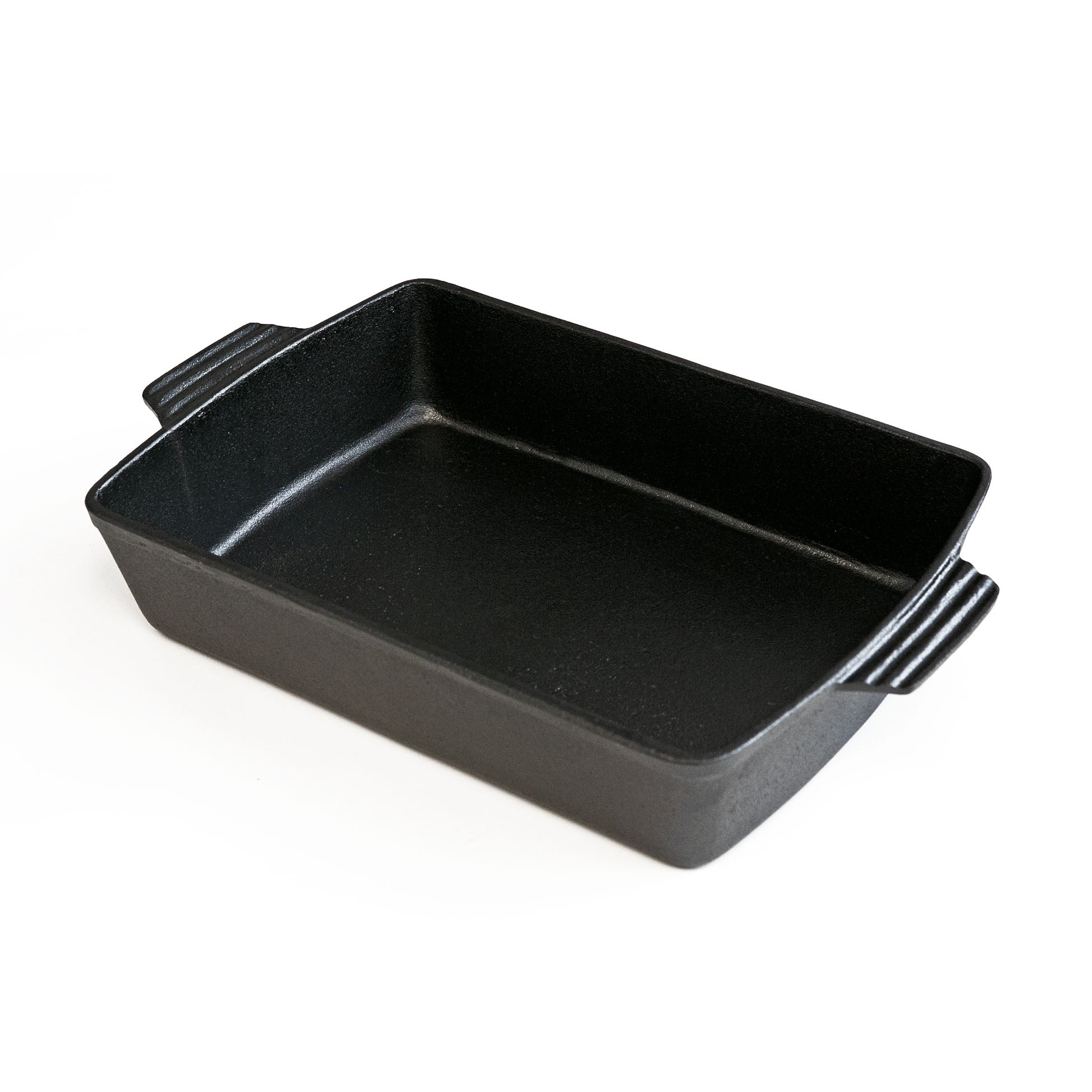 A white background photo of the full Igneus cast iron roasting dish for BBQ Pizza Ovens.