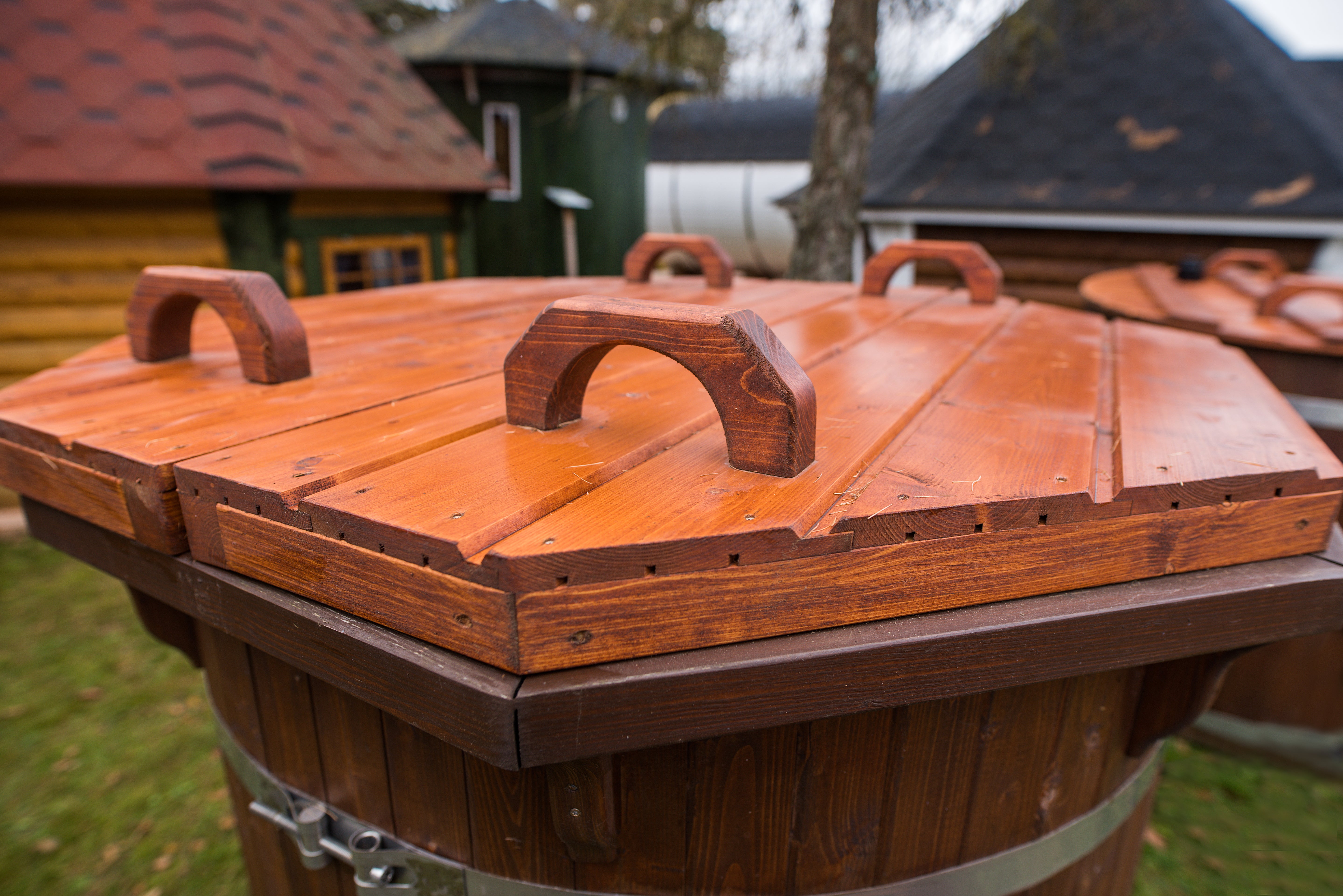 A close up image showing the spruce cold tub with wooden cover