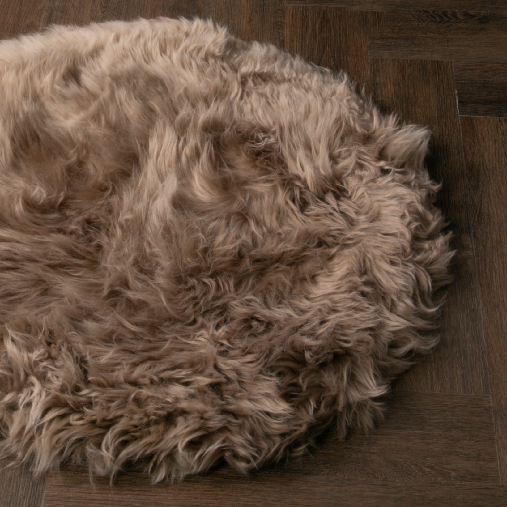 Natural New Zealand Round Long Pile Sheepskin Rug