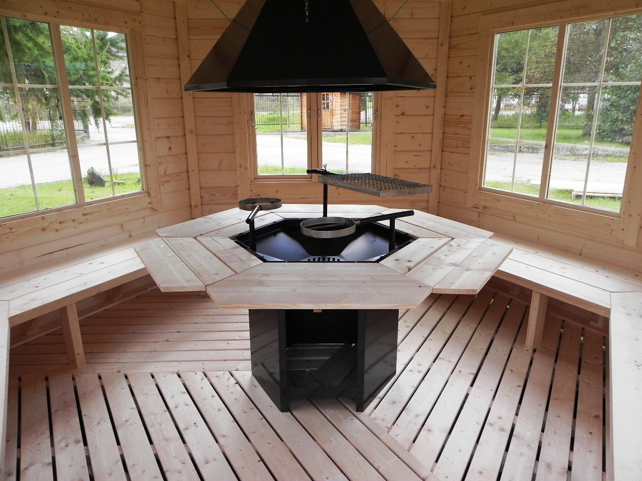 Shows the inside of a BBQ Hut with a standard 6 corner Viking grill set taking centre stage.